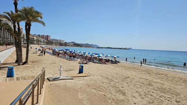 Todas las playas de la Vila Joiosa se adhieren a la red Playas sin Humo