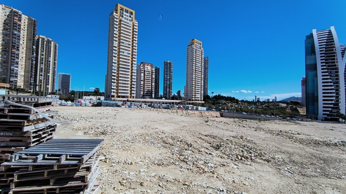 La construcción de la pista de atletismo de Benidorm sigue atascada