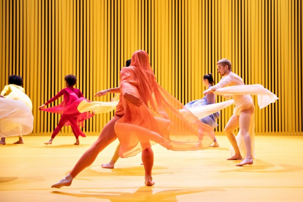 El coreógrafo alicantino Iván Pérez vuelve a casa con 'Silk': danza que desdibuja las fronteras del género