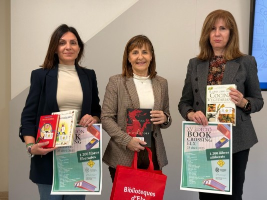 Elche celebra el Día del Libro con el reparto de 1.200 ejemplares por distintos puntos del municipio