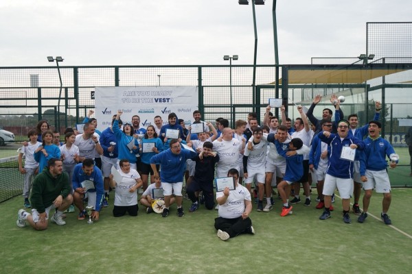 Improving Logistics y Vest Pádel formalizan una alianza estratégica para fomentar la inclusión social a través del deporte