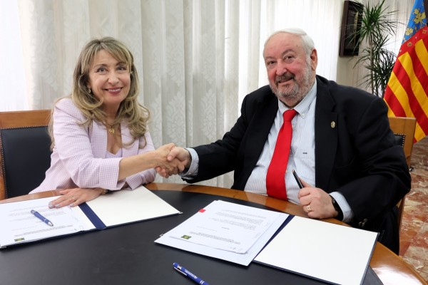 El Ilustre Colegio Oficial de Médicos de Valencia y la APDCV firman un convenio para impulsar el acceso de los médicos al doctor