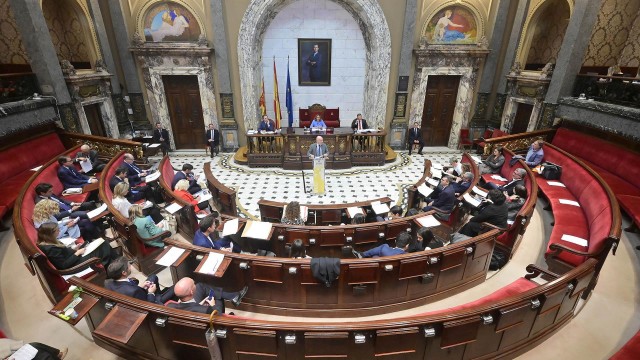 València aprueba cambios en ordenanzas fiscales para 2025 y la inclusión de la tasa 