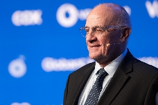 Los accionistas del Sabadell deciden sobre la venta de TSB en pleno pulso con el BBVA