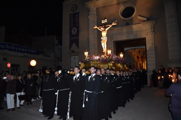 El negro puebla las calles de Las Torres en la procesión del Silencio de Miércoles Santo
