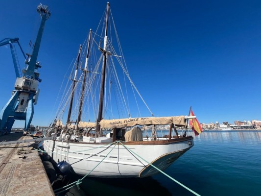 Llega a PortCastelló el primer navío histórico de 'Escala a Castelló'