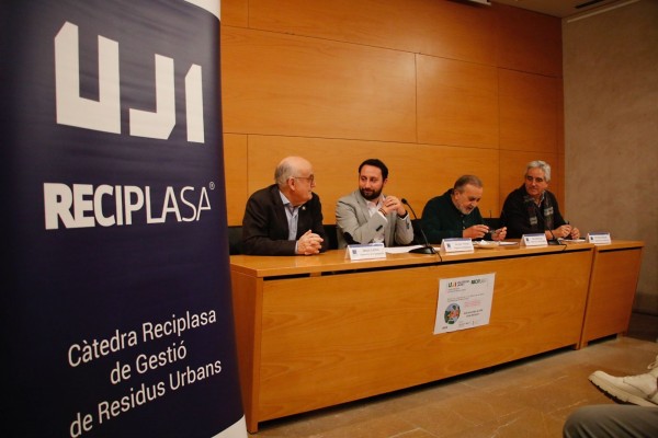 La Cátedra Reciplasa promueve la gestión sostenible de los residuos en estudiantes y centros educativos