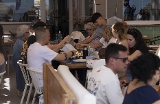 La hostelería de Valencia cierra el verano con una caída de facturación de hasta el 15% pese al aumento de turistas