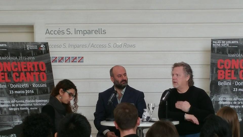 Livermore en el centro de la imagen, junto a Gregory Kunde  - 