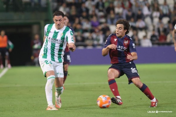 Seis futbolistas del Levante, al borde de la suspensión por acumulación de amarillas