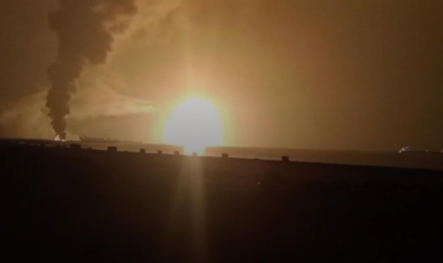 Cerca de 40 muertos y cientos de heridos en un ataque de EEUU contra un puerto petrolero en Yemen