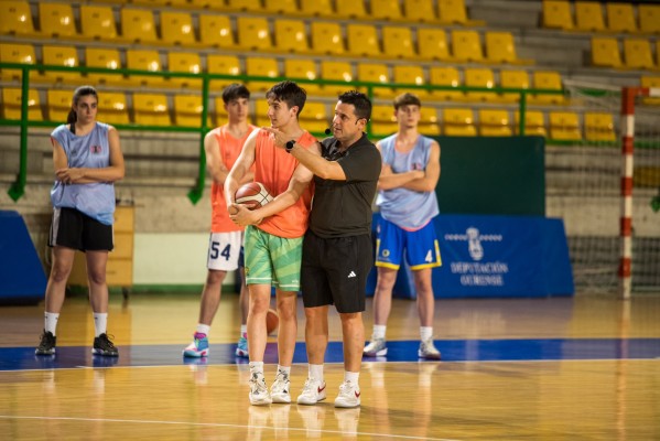 El HLA Alicante destituye al entrenador Antonio Pérez Caínzos
