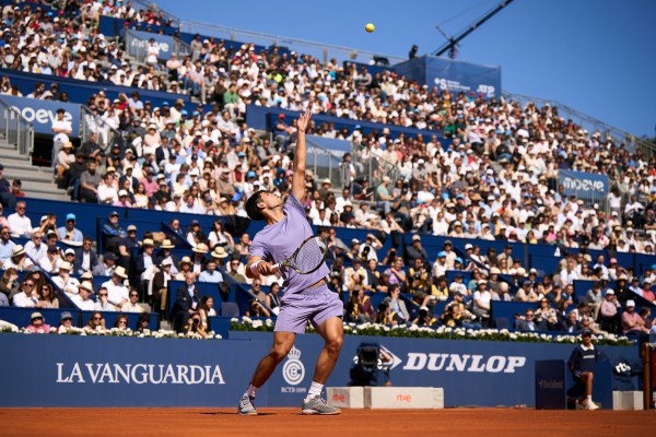 Un Alcaraz seguro de sí mismo ya está en semis de Barcelona tras doblegar a De Miñaur y va a por más