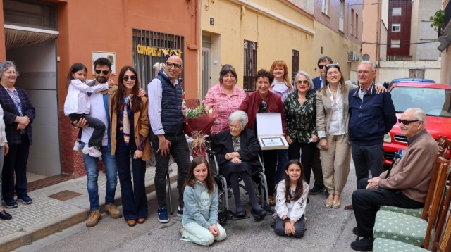 Onda celebra los 100 años de Ángela Balaguer, una de sus vecinas más longevas, con un homenaje