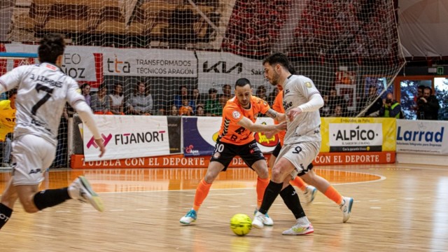 El Jimbee Cartagena muestra debilidad en Tudela a dos semanas de la Final a Cuatro europea