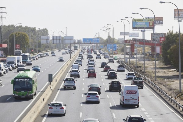 Retenciones en las carreteras valencianas en dirección a Madrid por la operación retorno
