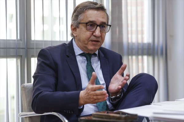 Rovira defiende la consulta lingüística: 