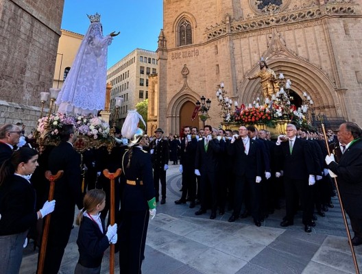 Castelló inicia la Pascua con una multitudinaria procesión del Encuentro a los pies del Fadrí