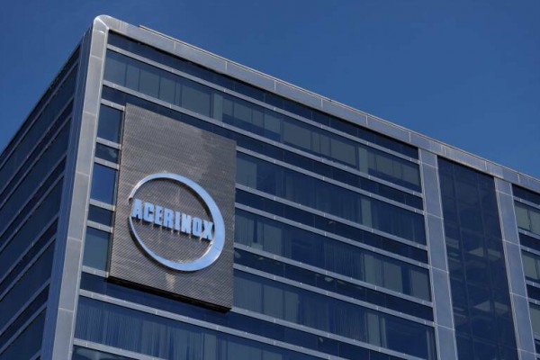Acerinox recorta un 53% su beneficio hasta septiembre y cae más de un 3% en Bolsa
