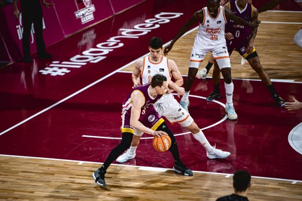 Valencia Basket sella su clasificación a playoffs con un sólido triunfo en Lleida