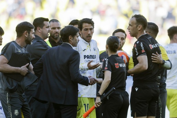 Tres goles anulados y un mal arbitraje privan al Villarreal de ganar en La Cerámica 