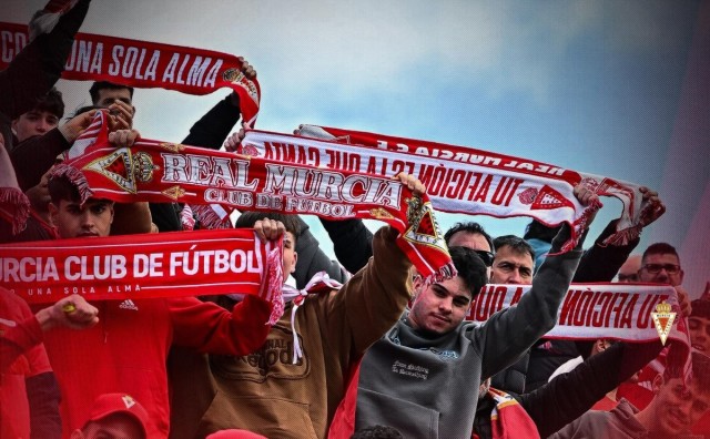 El Murcia pierde en Alcorcón en un partido en el que sufre dos expulsiones y está a cuatro puntos del liderato
