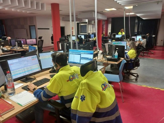 Los sanitarios preparan el dispositivo de emergencia para el Bando de la Huerta con un hospital de campaña en el Malecón