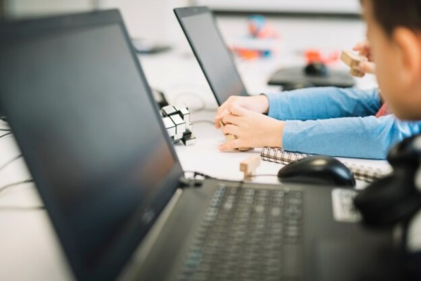La Generalitat completa la instalación de redes wifi en todos los centros educativos de la Comunitat Valenciana