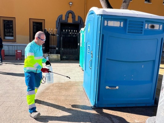 Murcia recurre a una solución biotecnológica avanzada para controlar los malos olores de los orines en la vía pública