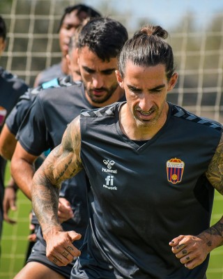 El Eldense llega al mes de noviembre con muchas urgencias
