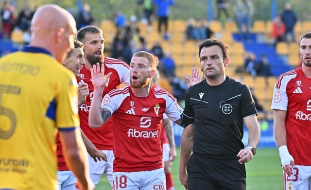 El Real Murcia critica el arbitraje y pide 