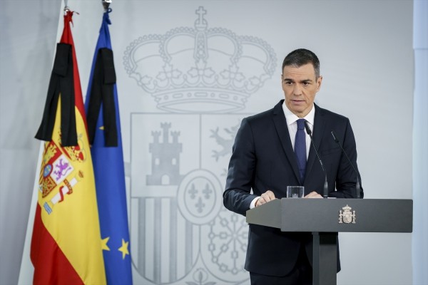 Sánchez anuncia que el gasto en Defensa llegará al 2% del PIB en 2025 con un gasto adicional de 10.471 millones