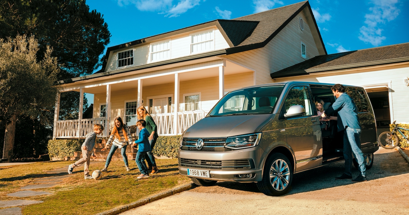 La familia y el nuevo Caravelle, protagonistas de la última entrega de la campaña 'Fieles al original'