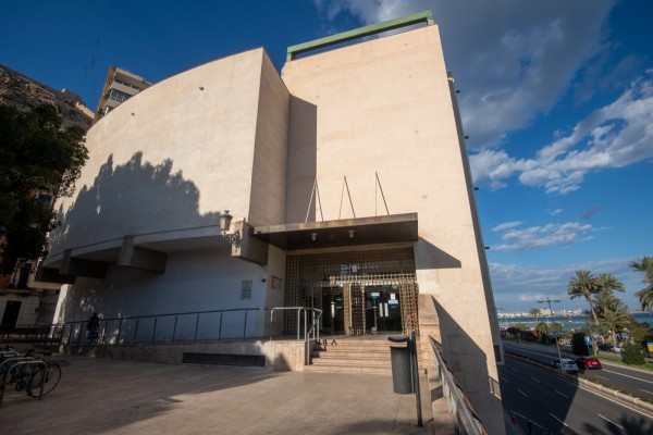 Cultura tendrá que esperar: Alicante pide más informes para la reforma de la biblioteca Azorín