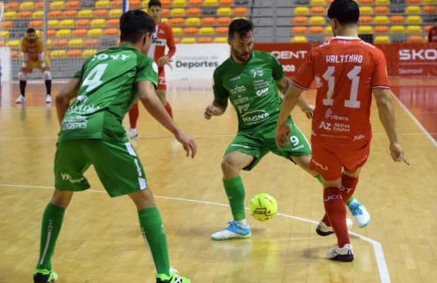 El Jimbee sigue sin afinar poco antes de la Final a Cuatro europea y no pasa del empate ante el Xota en casa