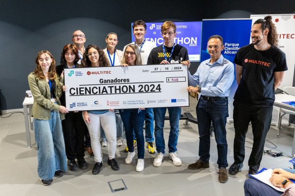 Un jardín vertical 100% autosuficiente gana la sexta edición del Cienciathon del PCA