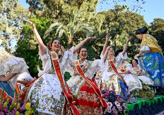 Murcia impulsa el reconocimiento de la Batalla de las Flores como Fiesta de Interés Turístico Regional