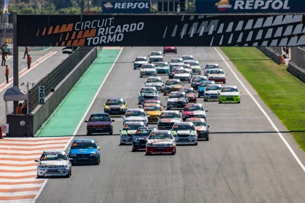 El Circuit Ricardo Tormo alberga este sábado la segunda cita del RACE de Turismos de velocidad
