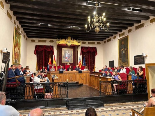 Divorcio total entre bipartito y oposición en Elche: sin acuerdos locales y crispación creciente