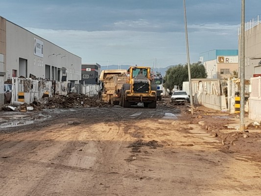 Riba-roja e Iberdrola avanzan en el plan de mejora eléctrica en la zona industrial