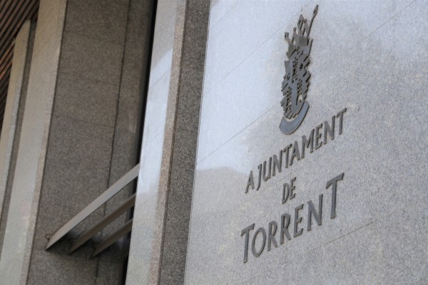 Vox exige a su portavoz en el Ayuntamiento de Torrent el acta tras dejar el partido
