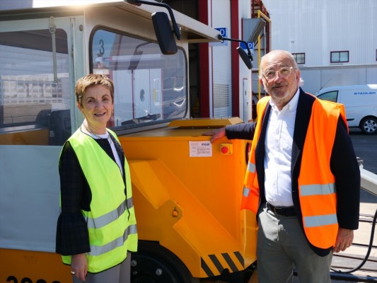 Cano destaca el papel estratégico de Stadler en la industria valenciana y su contribución a la movilidad sostenible