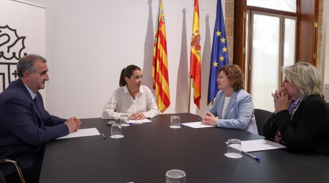 El Consell y el Colegio de Registradores prorrogan el convenio para evaluar la memoria social de entidades responsables