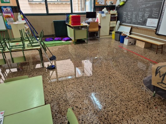 Familias del CEIP Luis Braille denuncian que el colegio se inunda cada vez que llueve