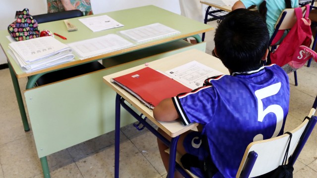 Benidorm destina 97.800 euros para becar las clases de refuerzo educativo a alumnos de Primaria y ESO