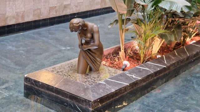 El Ayuntamiento de València restituye 'La muchacha del lago' un año después