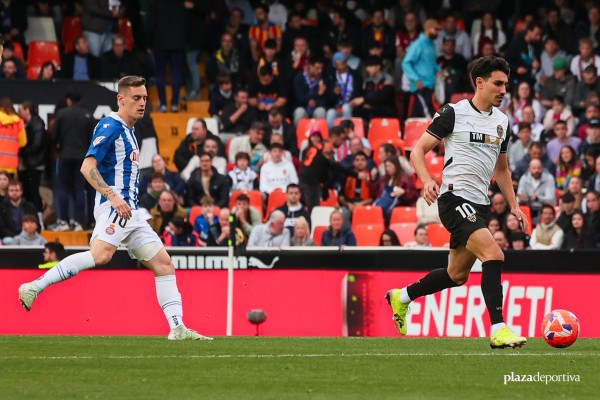El Valencia recurre la tarjeta amarilla de André Almeida ante el Espanyol