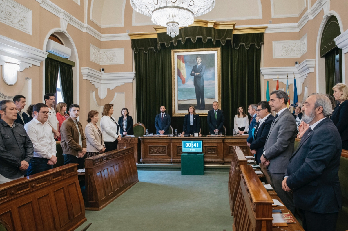 Minuto de silencio de la corporación por el fallecimiento del Papa Francisco.