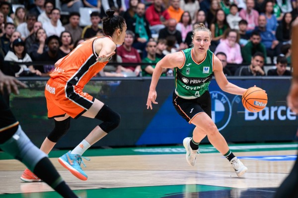 Valencia Basket perdona y deja todo por decidir en la Fonteta 