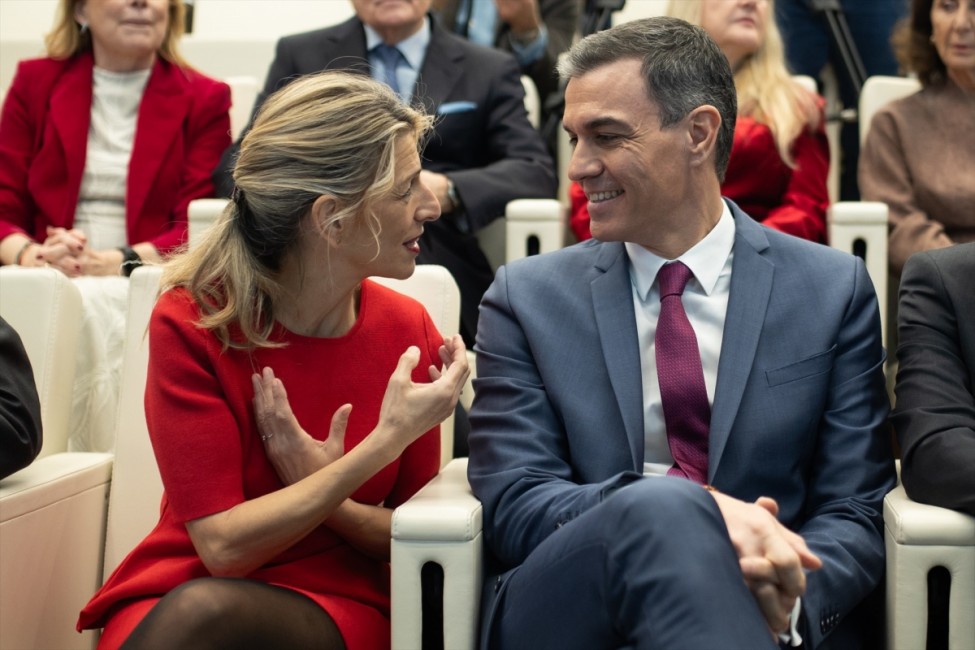 La vicepresidenta segunda y ministra de Trabajo, Yolanda Díaz y el presidente del Gobierno, Pedro Sánchez. - Foto: A.MARTÍNEZ/EP